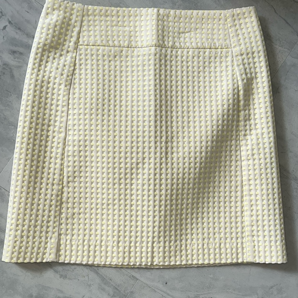 Loft Mini skirt Polkadots embroidered in yellow on cream background Lined Sz 4